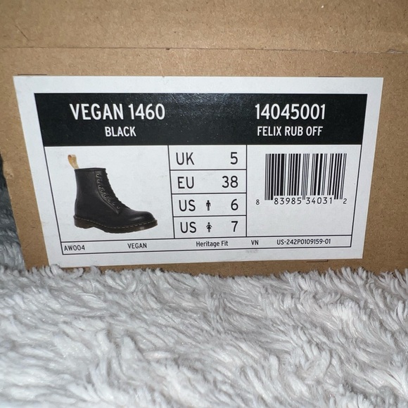 COPY - Dr. Martens women boots size 7 - Picture 3 of 5